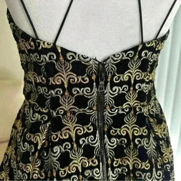 ALICE + OLIVIA Marilla Embroidered Strappy Mini Dress in Black Metallic Sz. 0 - Picture 9 of 16